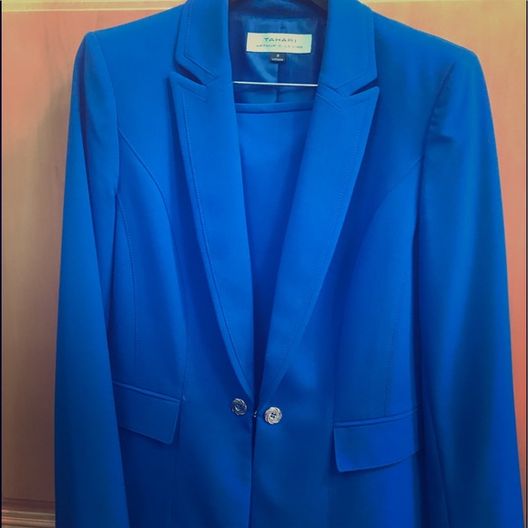 Tahari blue suit - Picture 1 of 4